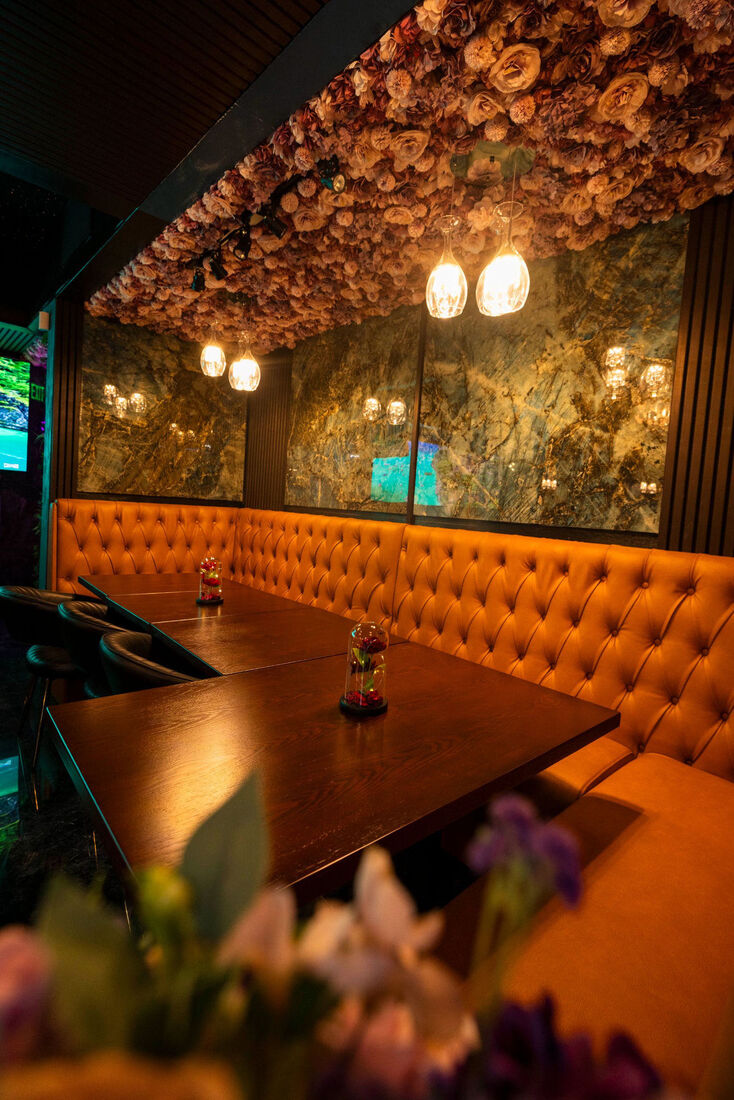 Private dining room with flower ceiling